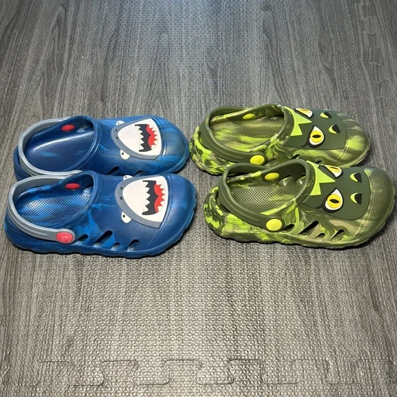 Kids Green Gator and Blue Shark Clogs - Kids Size 11 - Picture 5 of 7